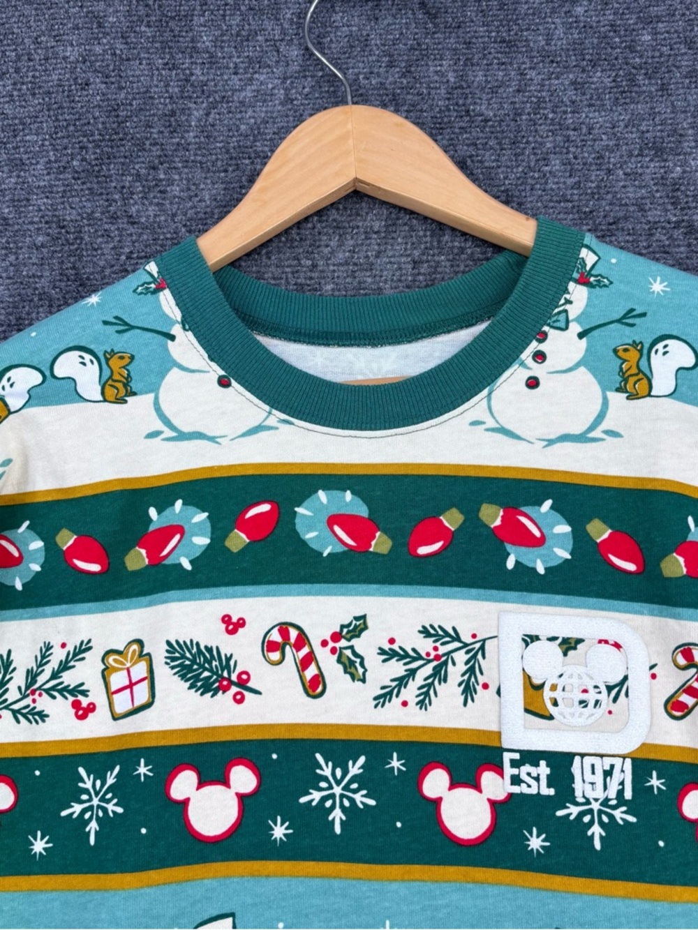 Disney 2022 Mickey Mouse Christmas Spirit Jersey Holiday Festive Women’s XL - Picture 2 of 11
